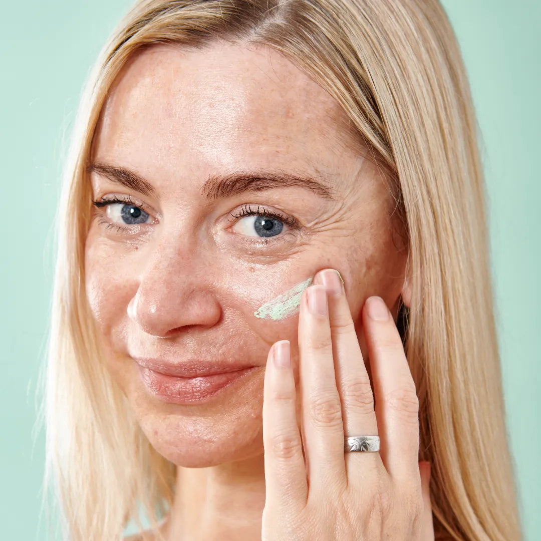 IHREN HAUTTYP VERSTEHEN - ANZEICHEN, AUSLÖSER UND WELCHE PRODUKTE SIE WÄHLEN SOLLTEN